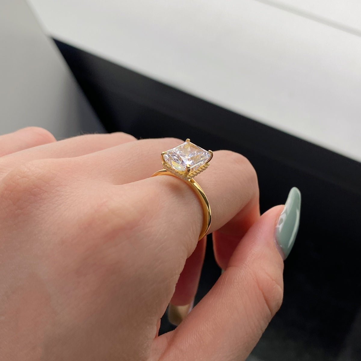 [Limara]4.0 Carat Ornate Enchanting Radiand Cut Banquet Ring