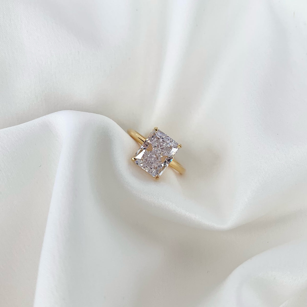 [Limara]4.0 Carat Ornate Enchanting Radiand Cut Banquet Ring