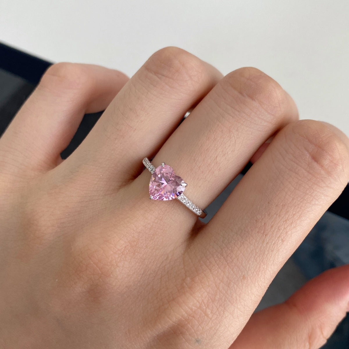 [Limara]2.0 Carat Dazzling Lustrous Heart Cut Lover Ring