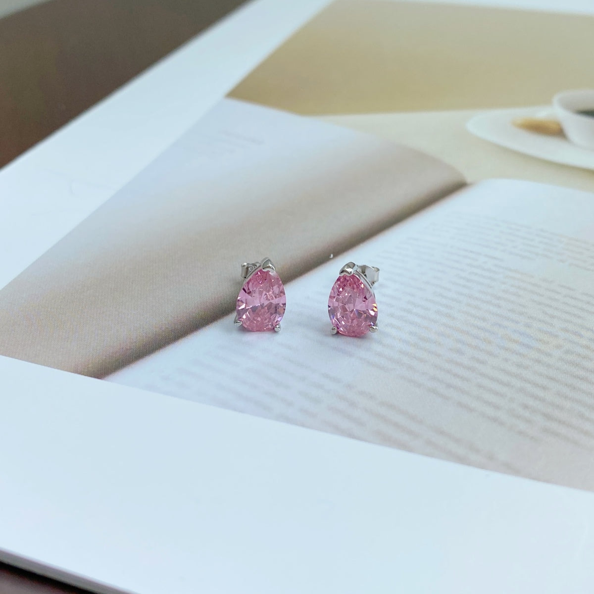 [Limara]Ornate Water Drop Shape Earrings