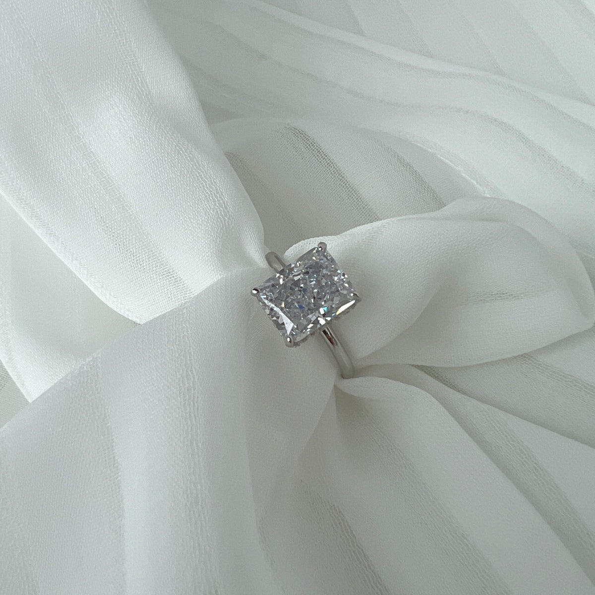 [Limara]4.0 Carat Ornate Enchanting Radiand Cut Banquet Ring