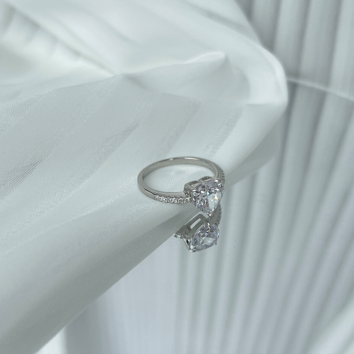 [Limara]2.0 Carat Dazzling Lustrous Heart Cut Lover Ring