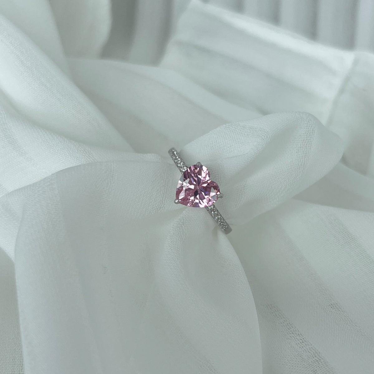 [Limara]2.0 Carat Dazzling Lustrous Heart Cut Lover Ring