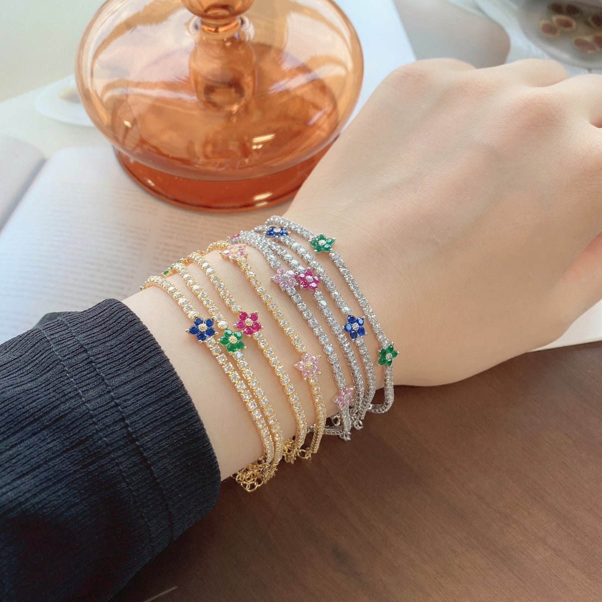 [Limara]Sparkling Flower Shape Tennis Bracelet
