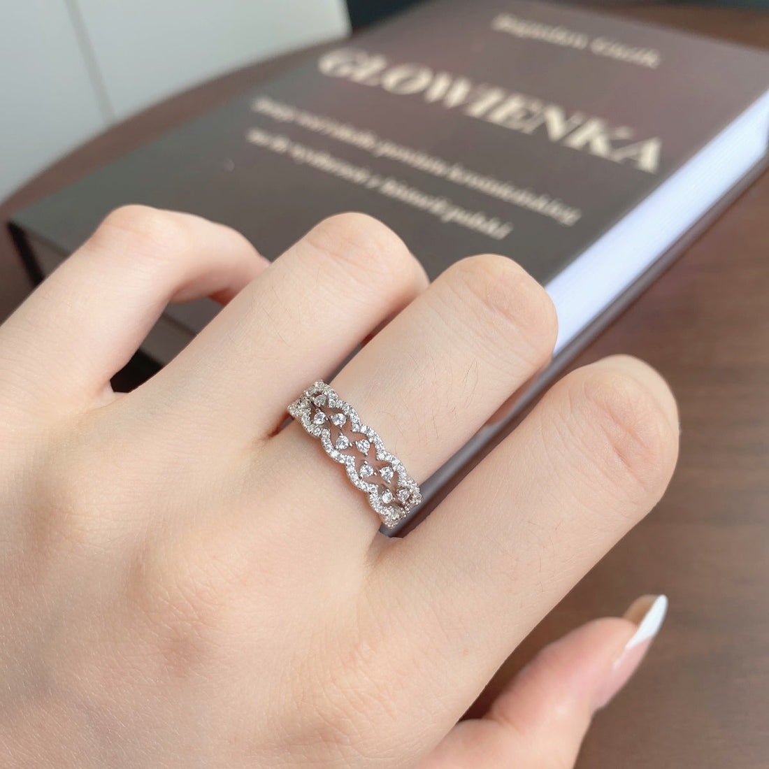 [Limara]Elegant Resplendent Round Shape Party Ring