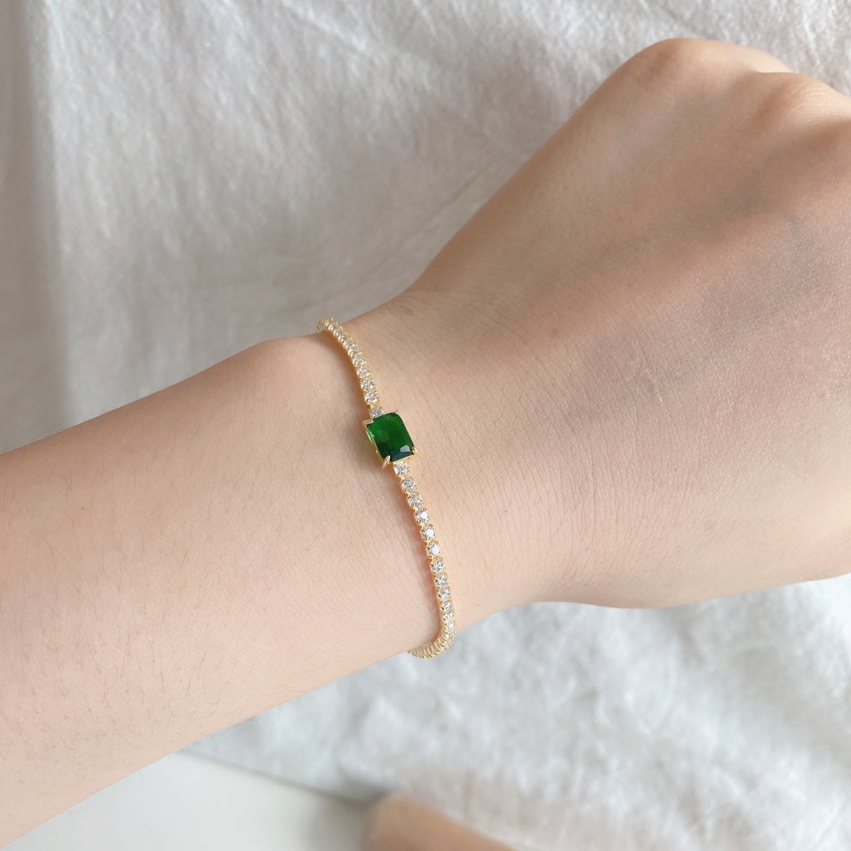 [Limara]1.0 Carat Unique Emerald Cut Banquet Bracelet