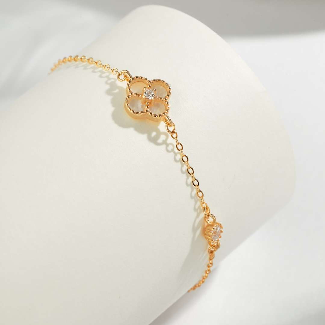 [Limara]Delicate Four Leaf Clover Bracelet