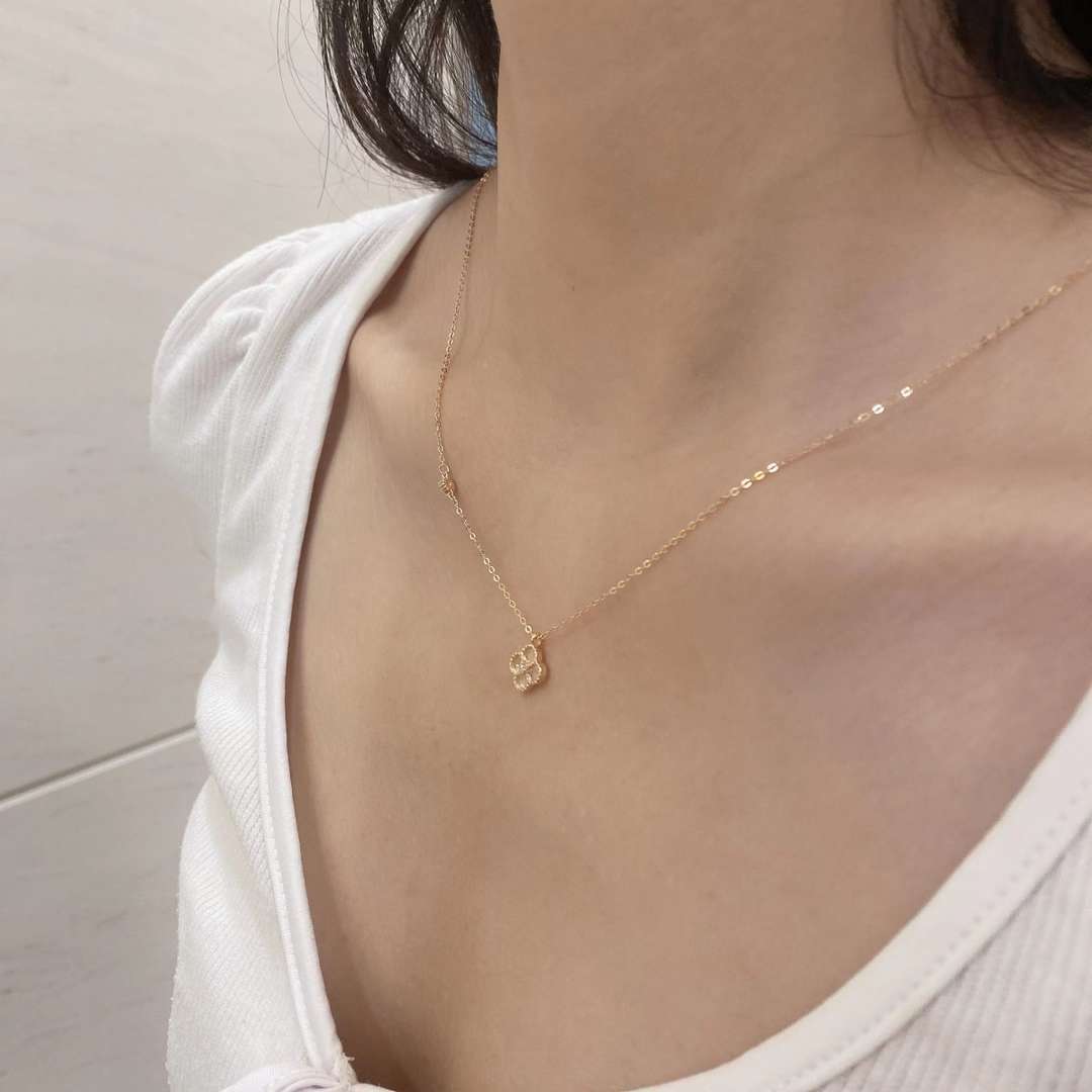 [Limara]Delicate Flower Shape Necklace