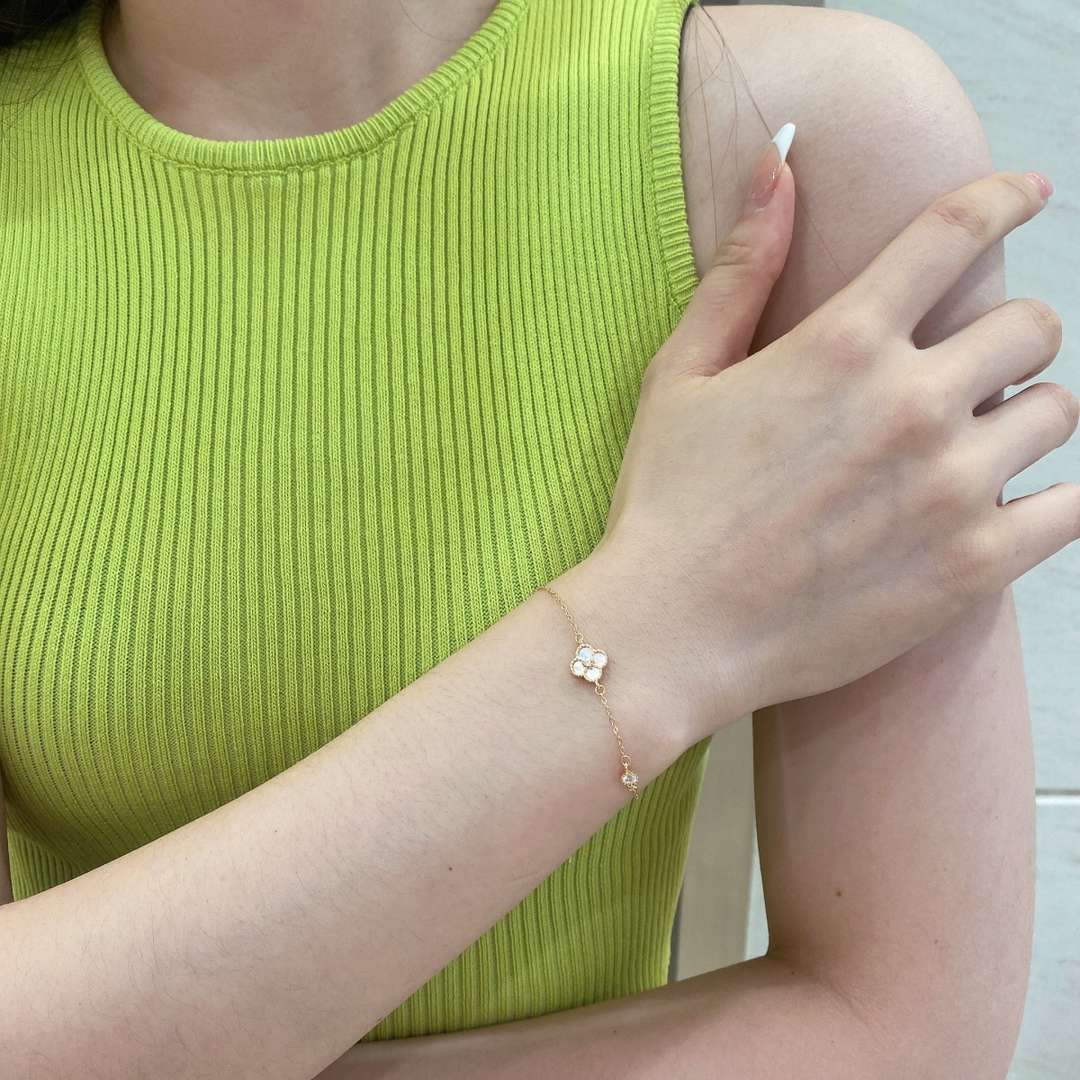 [Limara]Delicate Four Leaf Clover Bracelet