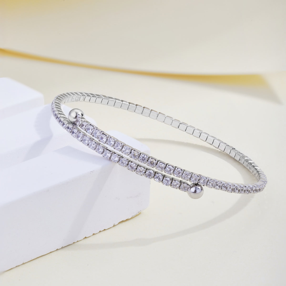 [Limara]Row of Diamonds Round Fashion Bracelet