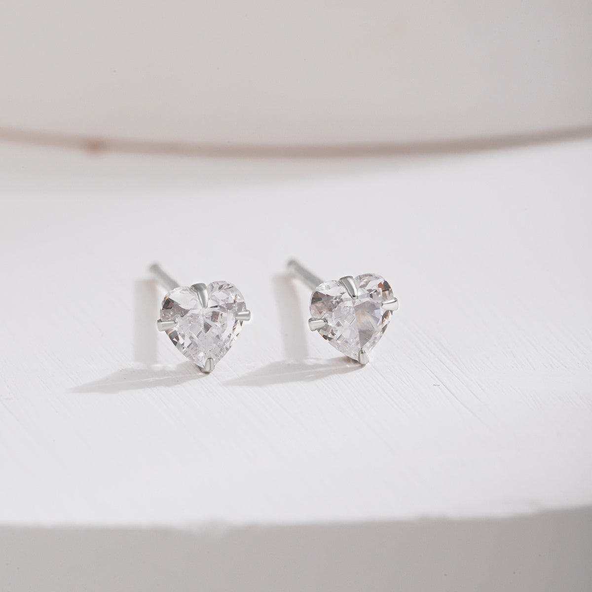 [Limara]Sparkling Heart Shaped Simple Earrings