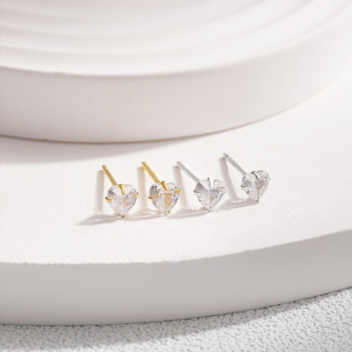 [Limara]Sparkling Heart Shaped Simple Earrings