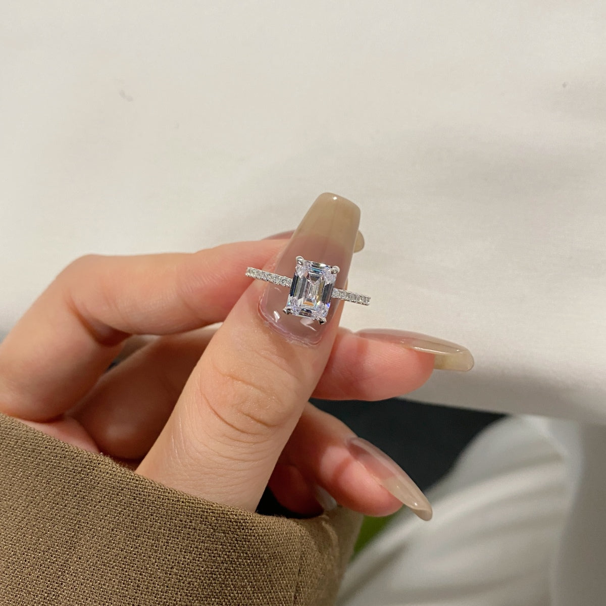 [Limara]2.0 Carat Scintillating Ornate Radiant Cut Party Ring