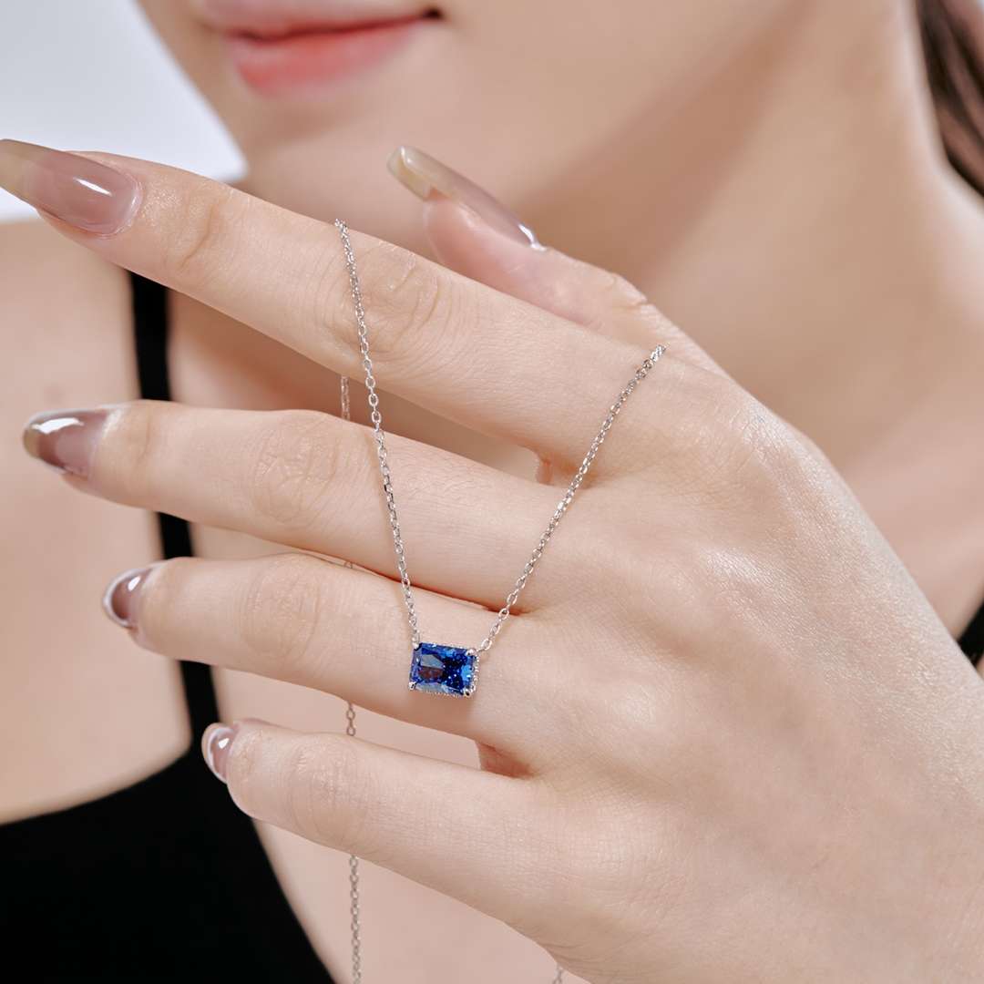 [Limara]Luxurious Square Shape Colorful Necalack