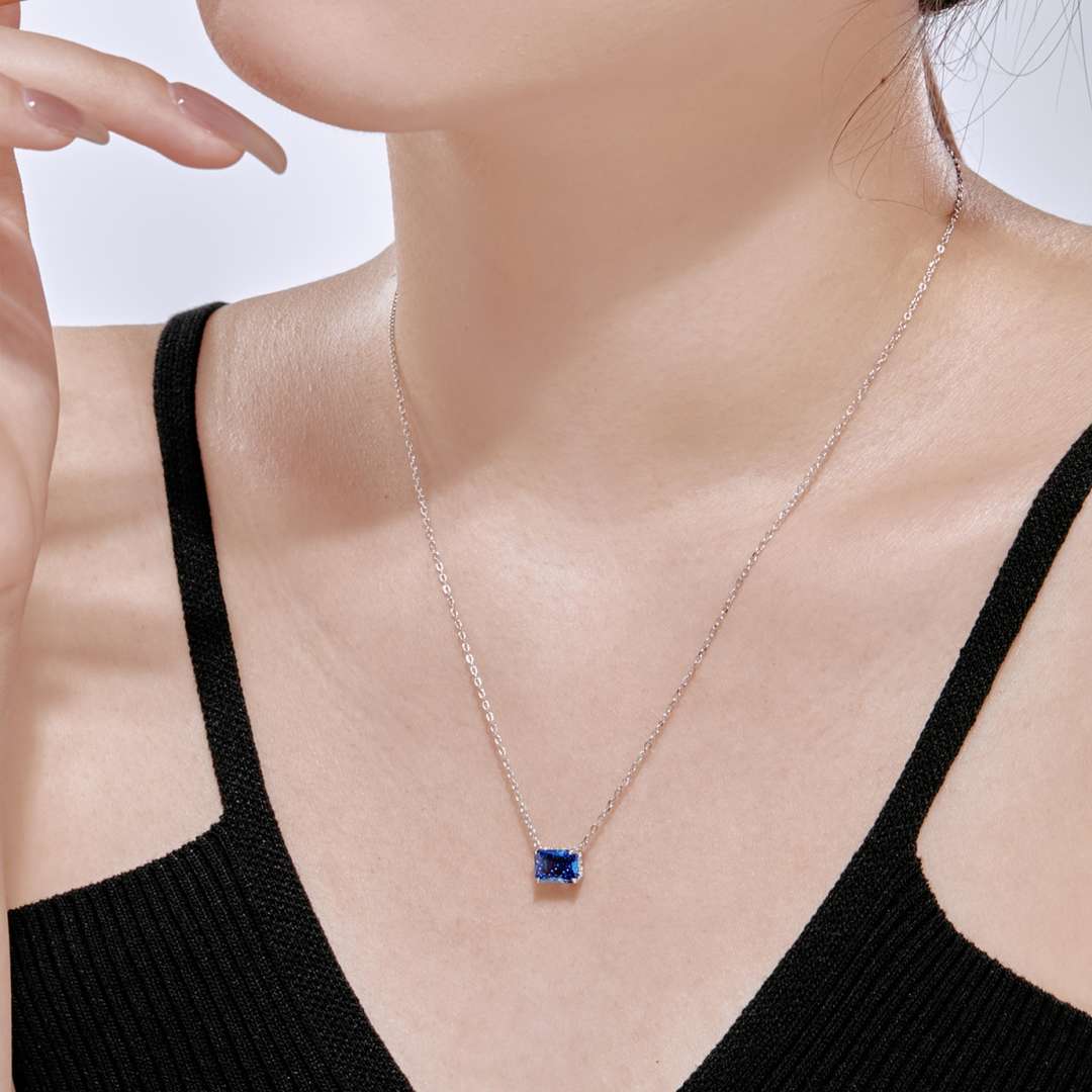 [Limara]Luxurious Square Shape Colorful Necalack