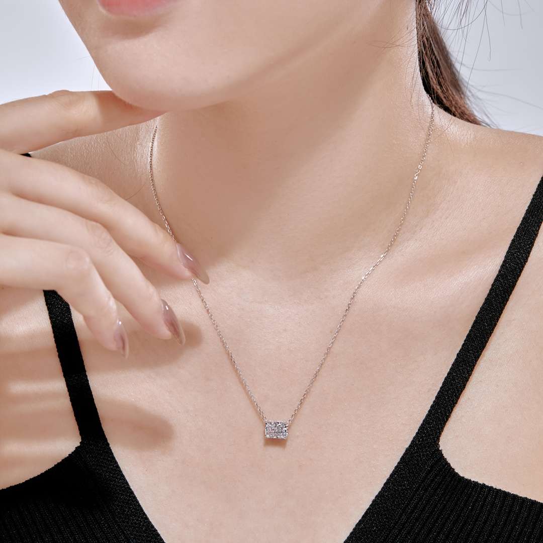 [Limara]Luxurious Square Shape Colorful Necalack