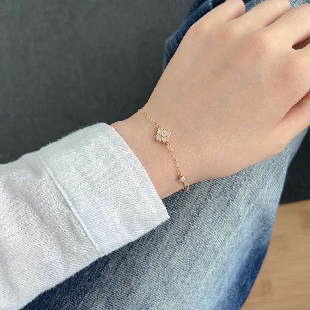 [Limara]Delicate Four Leaf Clover Bracelet