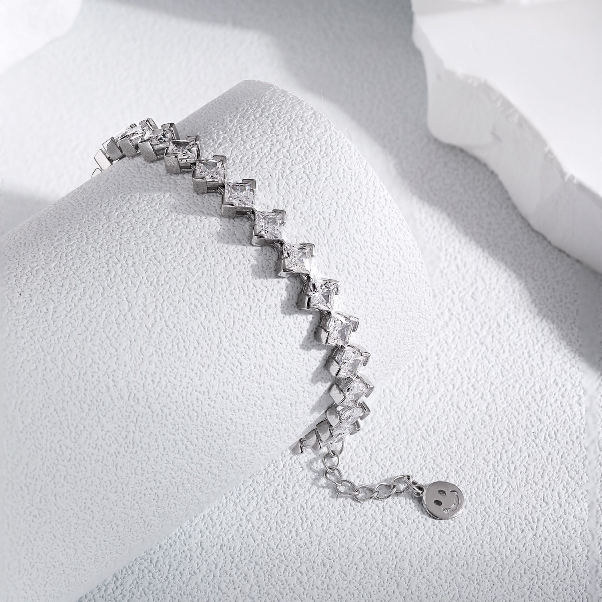 [Limara]0.5 Carat Ornate Princess Cut Daily Bracelet