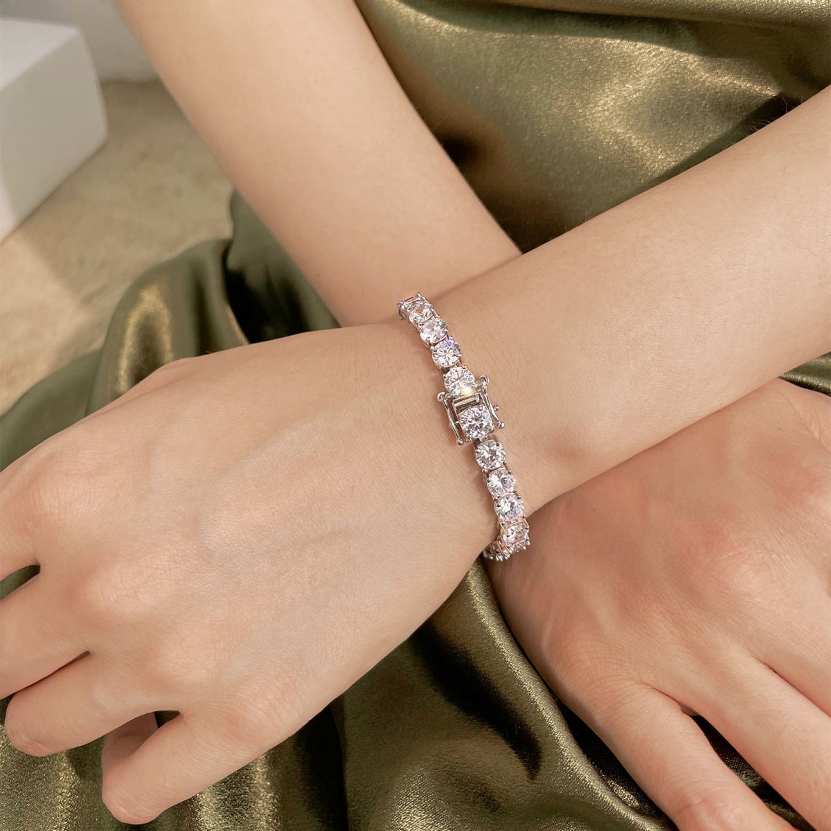 [Limara]0.75 Carat Dazzling Round Cut Wedding Bracelet