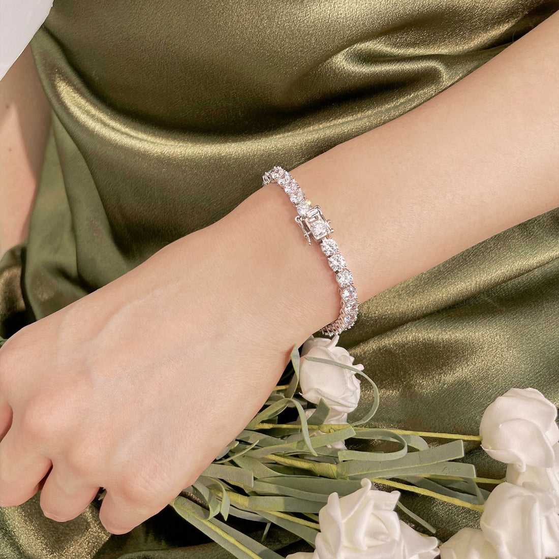 [Limara]Ornate Sparkling Round Cut Wedding Bracelet