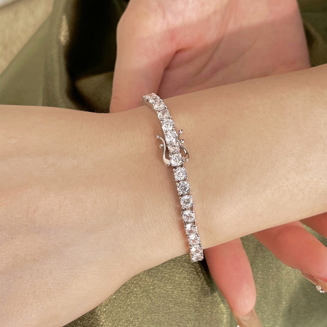 [Limara]Luxurious Ornate Round Cut Tennis Bracelet