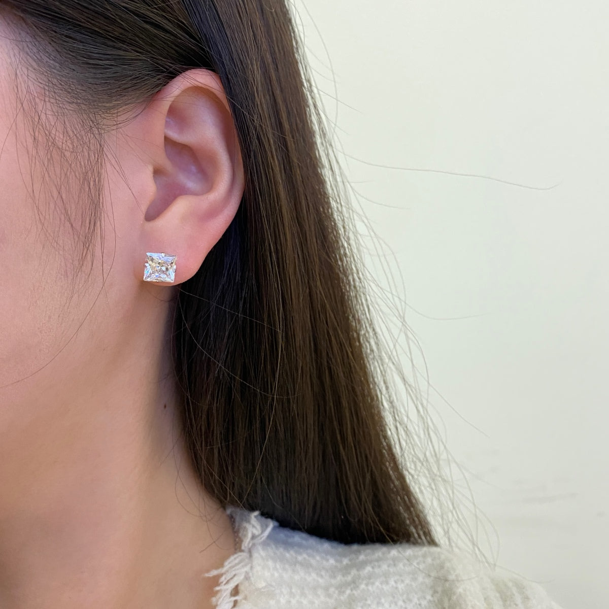[Limara]Stylish Shiny Square Center Stone Stud Earrings