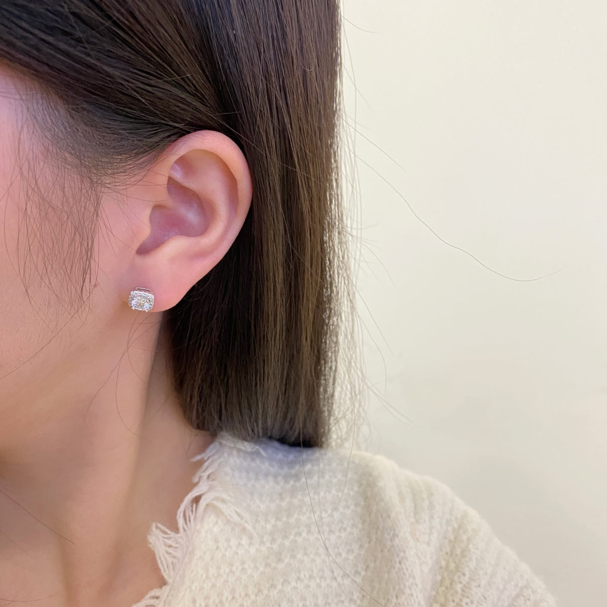 [Limara]Classic Round Center Stone Stud Earrings
