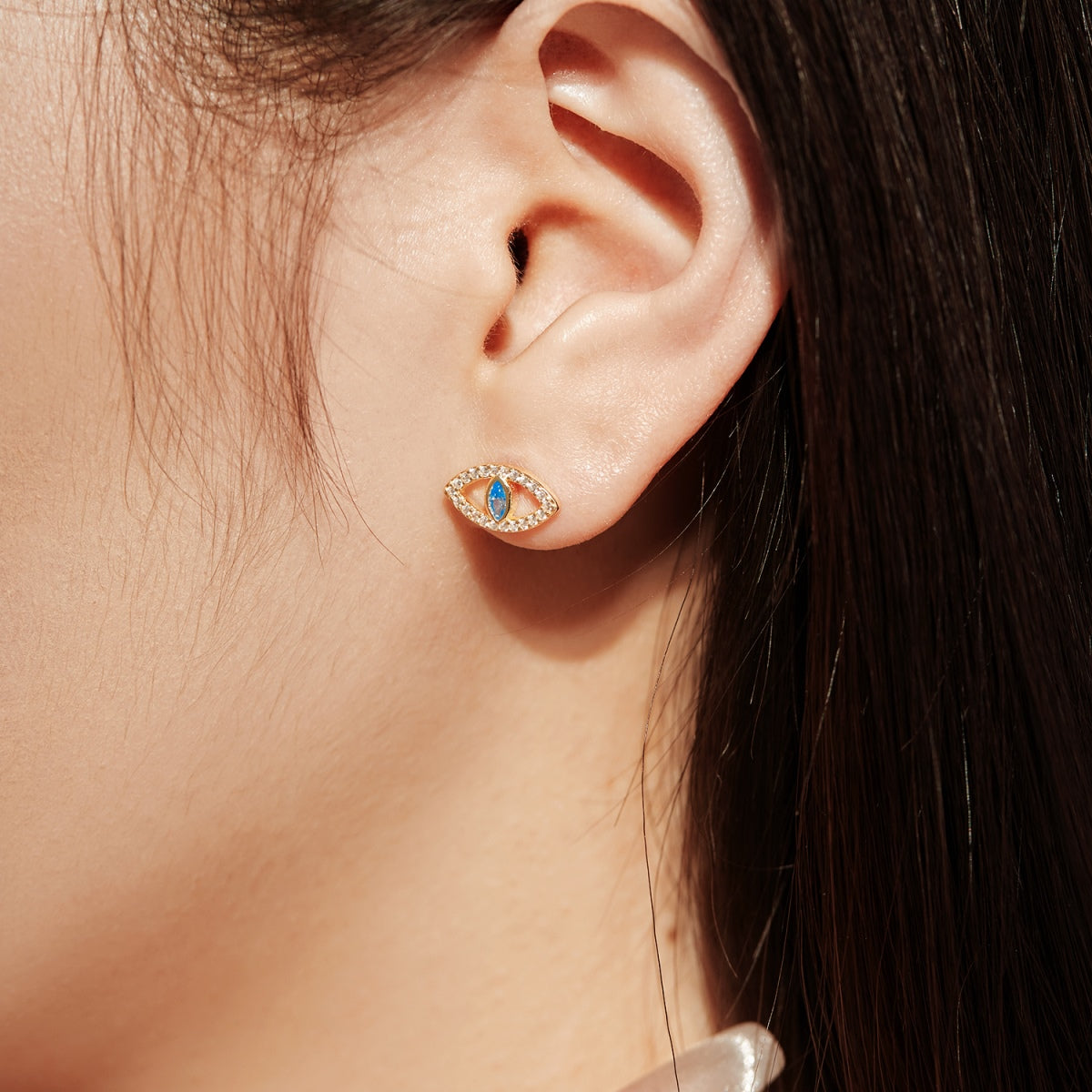 [Limara]Blue Devil Eyes Hollow Stud Earrings