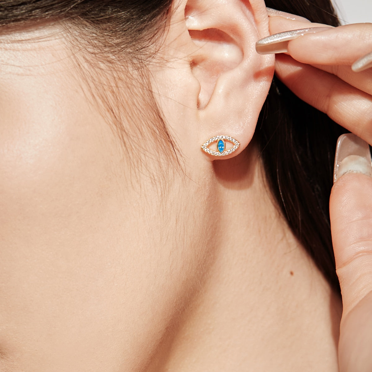 [Limara]Blue Devil Eyes Hollow Stud Earrings
