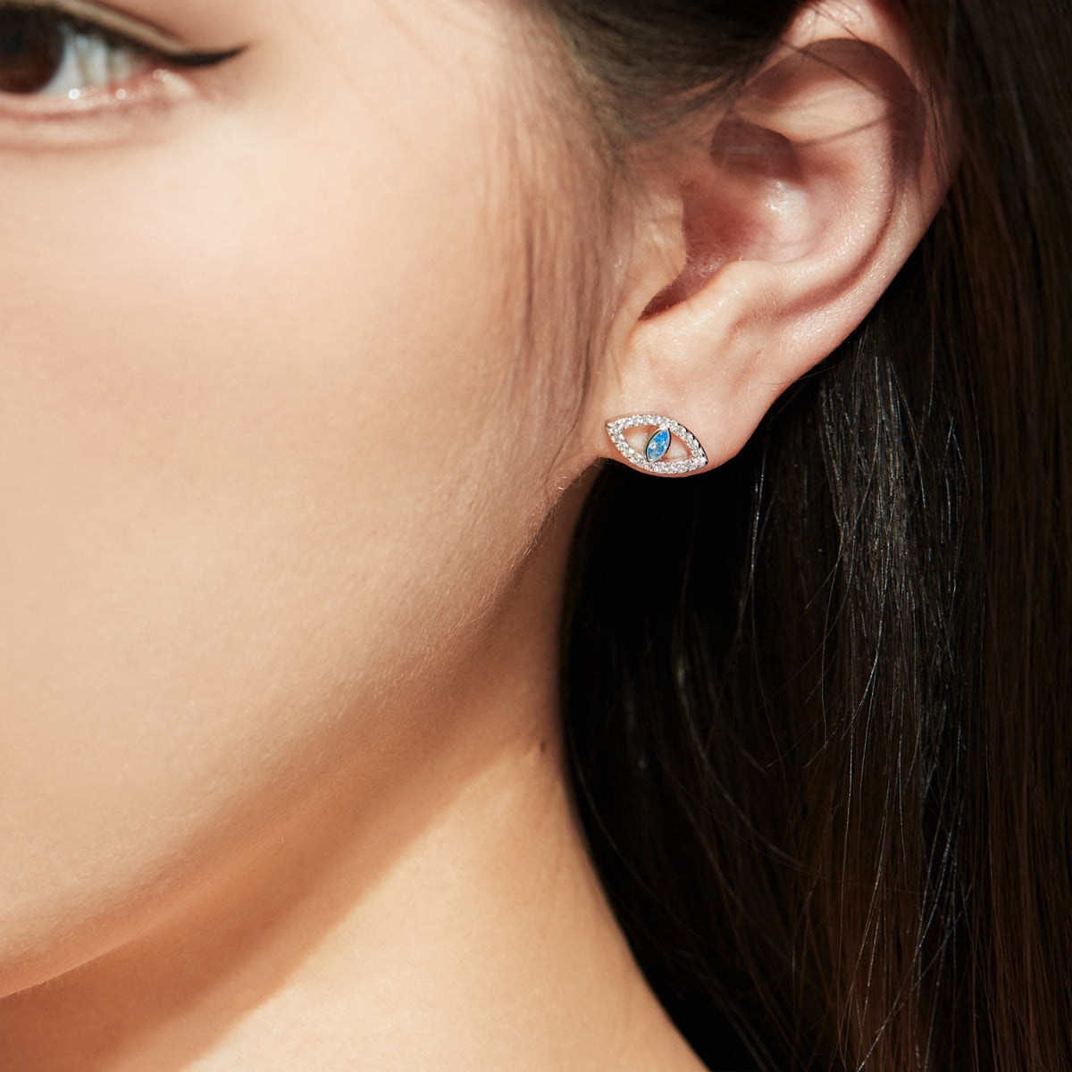 [Limara]Blue Devil Eyes Hollow Stud Earrings