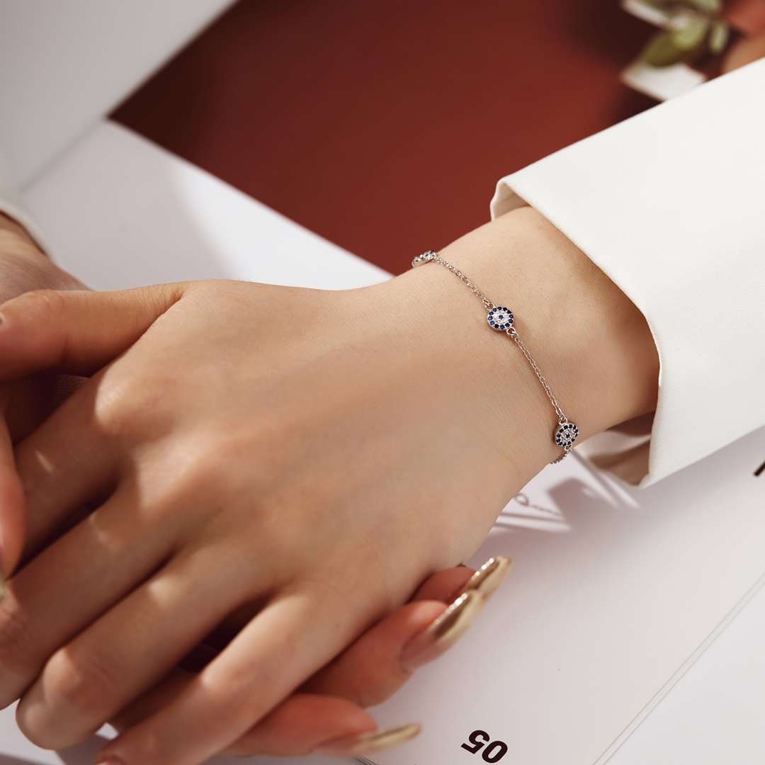 [Limara]Delicate Round Shape Pendent Necklace