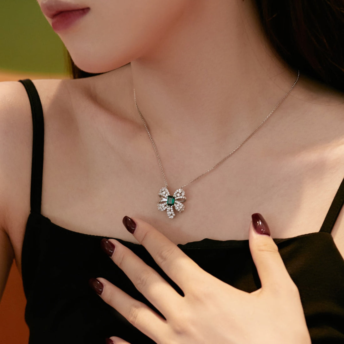 [Limara]Luxurious Flower Shape Emerald Cut Necklace