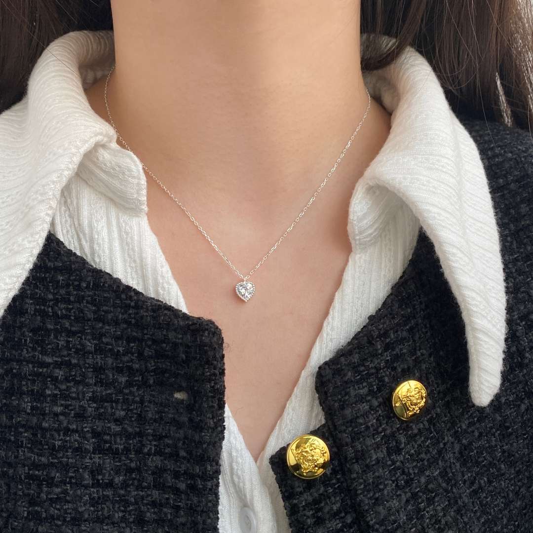 [Limara]Ornate Heart Shape Necklace