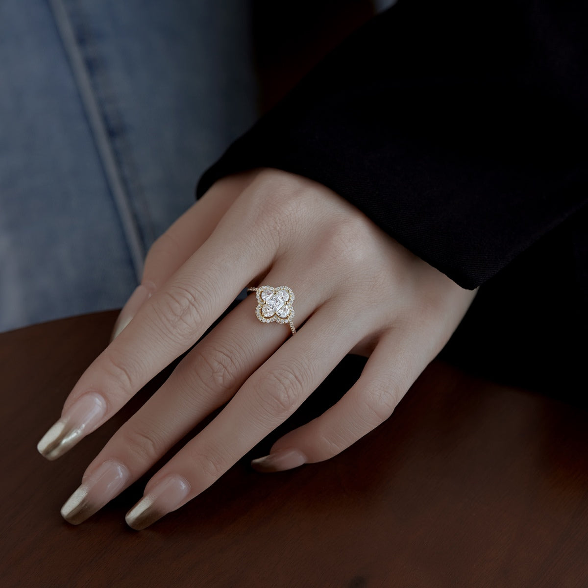 [Limara]Luxurious Eternity Flower Shape Banquet Ring
