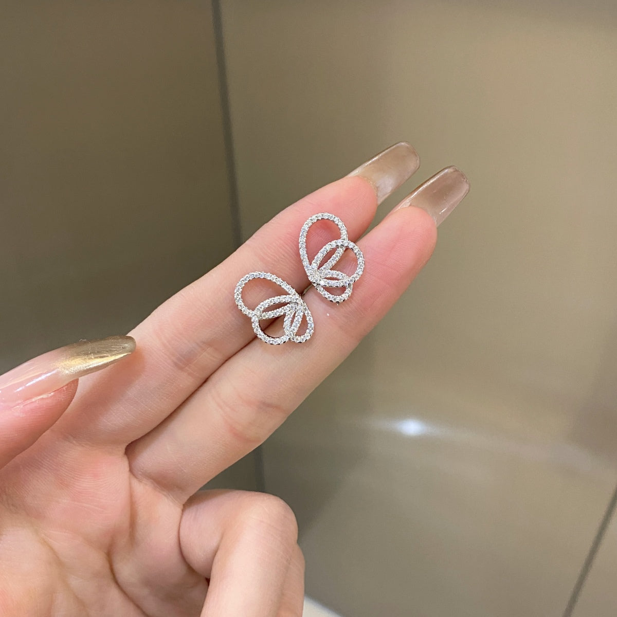 [Limara]Exquisite Butterfly Shape Earrings