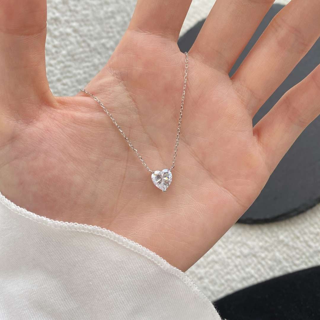 [Limara]Heart Shape Main Stone Pendant Collarbone Necklace