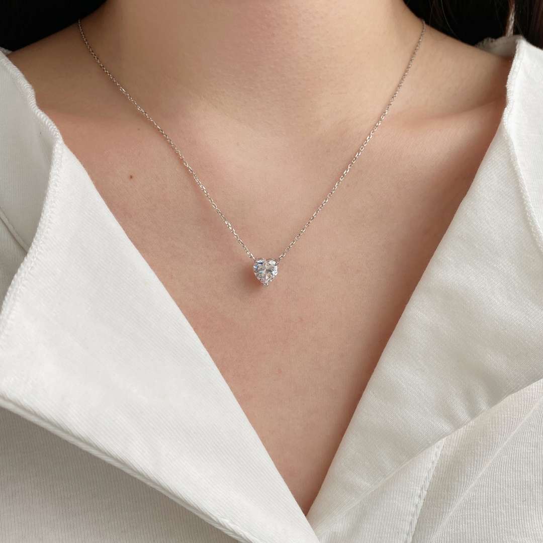 [Limara]Heart Shape Main Stone Pendant Collarbone Necklace