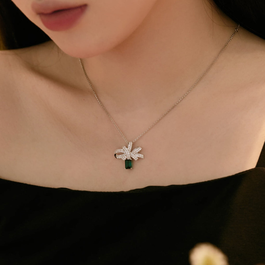 [Limara]Luxurious Flower Shape Emerald Cut Necklace