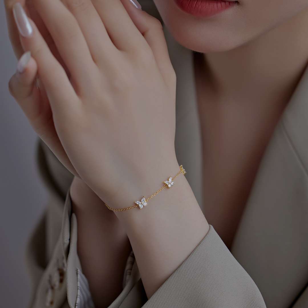 [Limara]Radiant Butterfly Shape Necklace