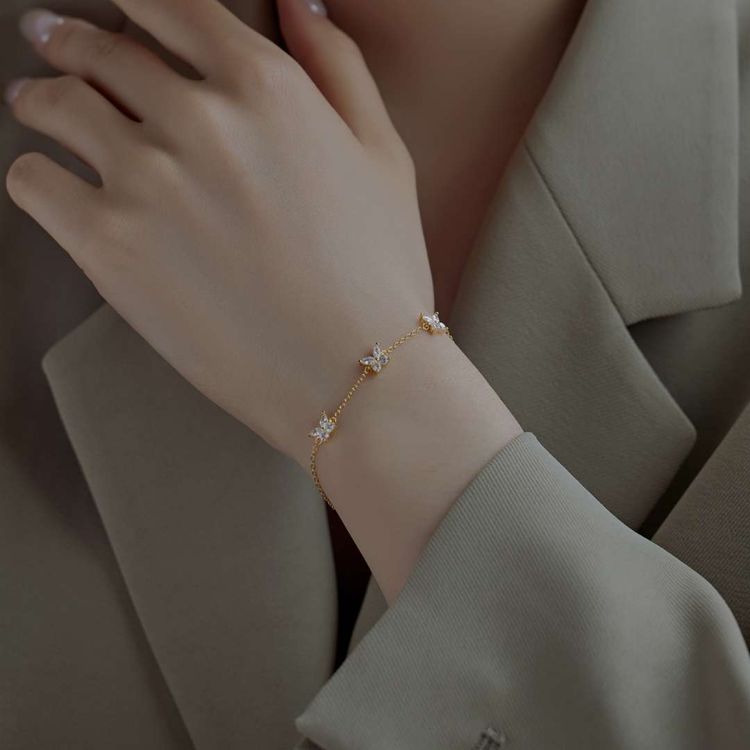 [Limara]Radiant Butterfly Shape Necklace