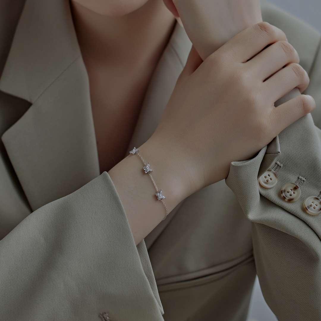 [Limara]Radiant Butterfly Shape Necklace