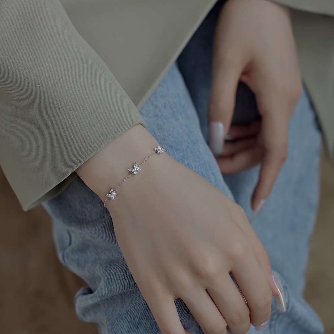 [Limara]Radiant Butterfly Shape Necklace