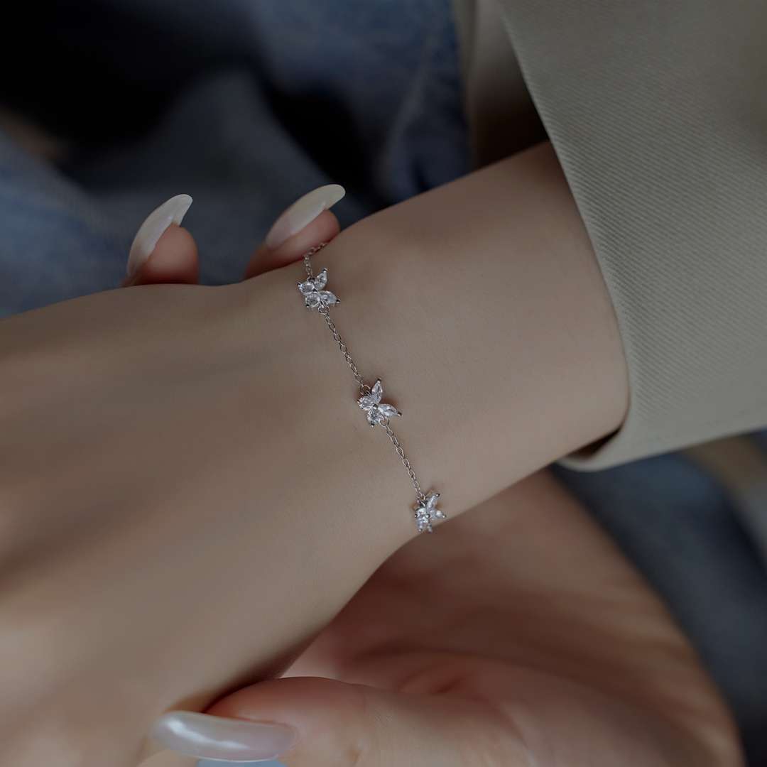 [Limara]Radiant Butterfly Shape Necklace