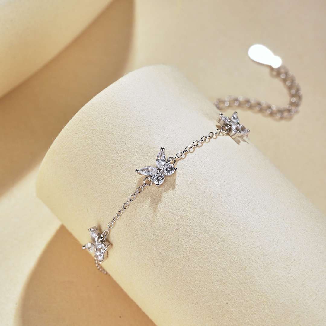 [Limara]Radiant Butterfly Shape Necklace