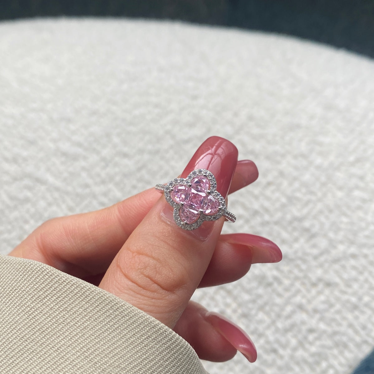 [Limara]Luxurious Eternity Flower Shape Banquet Ring