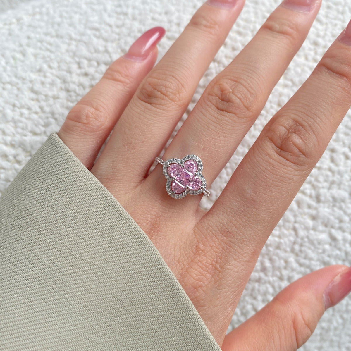 [Limara]Luxurious Eternity Flower Shape Banquet Ring