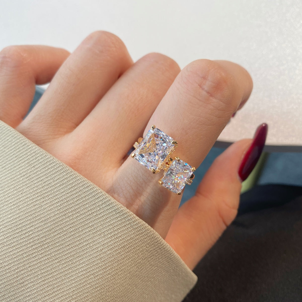 [Limara]4.0 Carat Ornate Enchanting Radiand Cut Banquet Ring