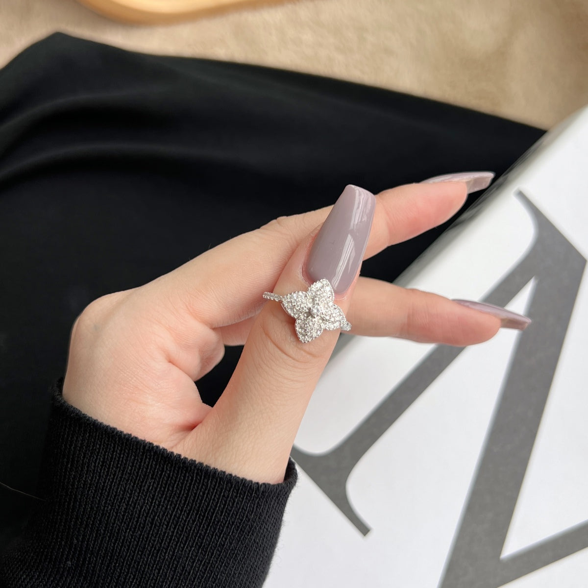 [Limara]Luxurious Colorful Flower Shape Banquet Ring