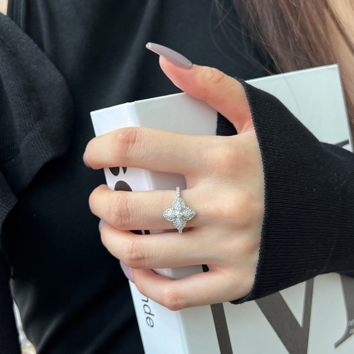 [Limara]Luxurious Colorful Flower Shape Banquet Ring