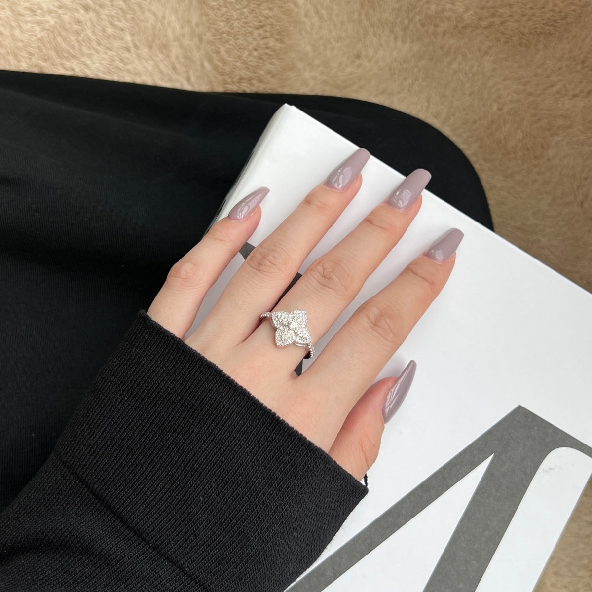 [Limara]Luxurious Colorful Flower Shape Banquet Ring